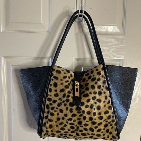Un billion leopard print and black leather tote bag with gold tone hardwares - Picture 1 of 11